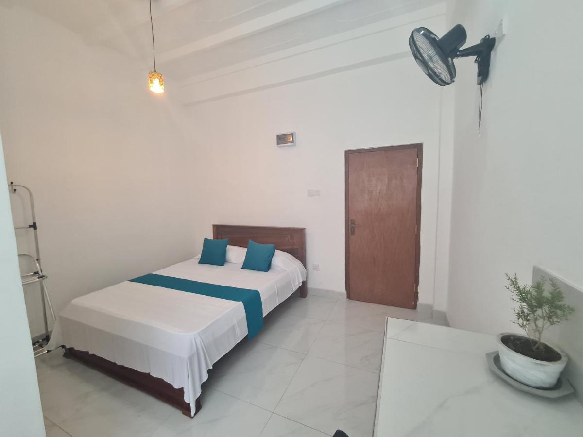 Ceylon Lodge - Airport Transit Hostel ネゴンボ エクステリア 写真