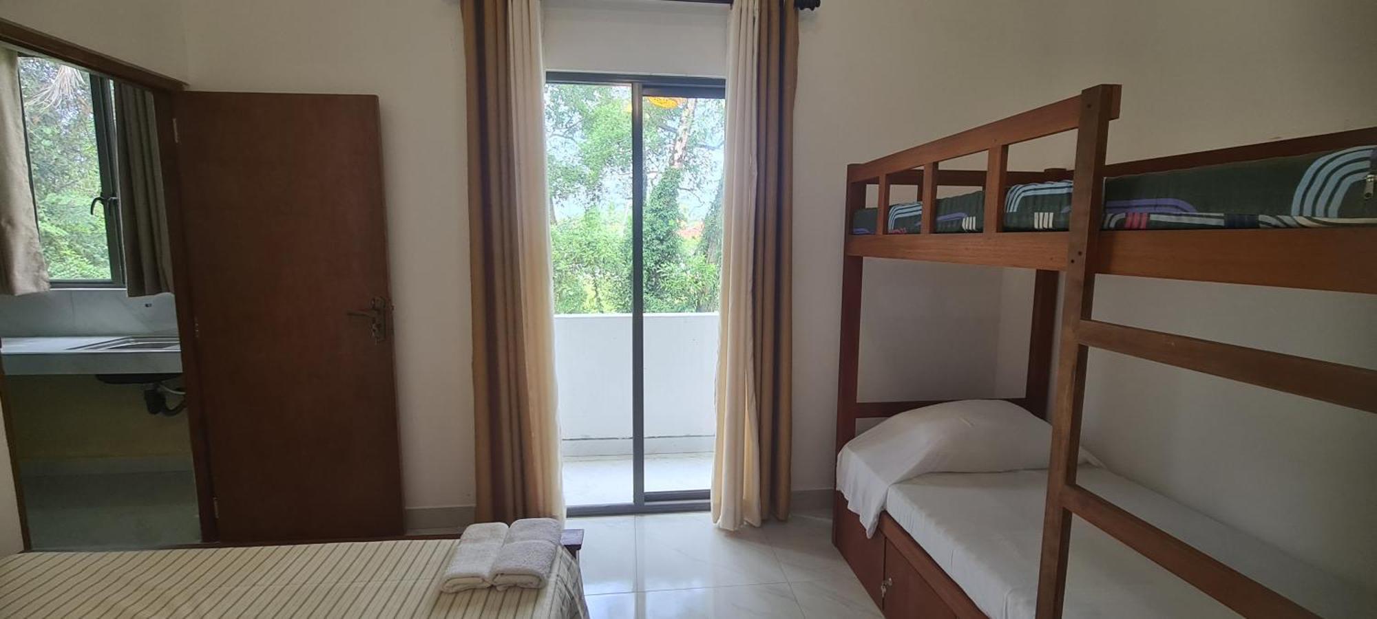 Ceylon Lodge - Airport Transit Hostel ネゴンボ エクステリア 写真