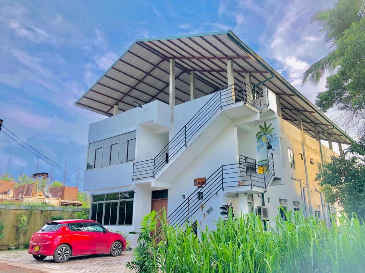 Ceylon Lodge - Airport Transit Hostel ネゴンボ エクステリア 写真